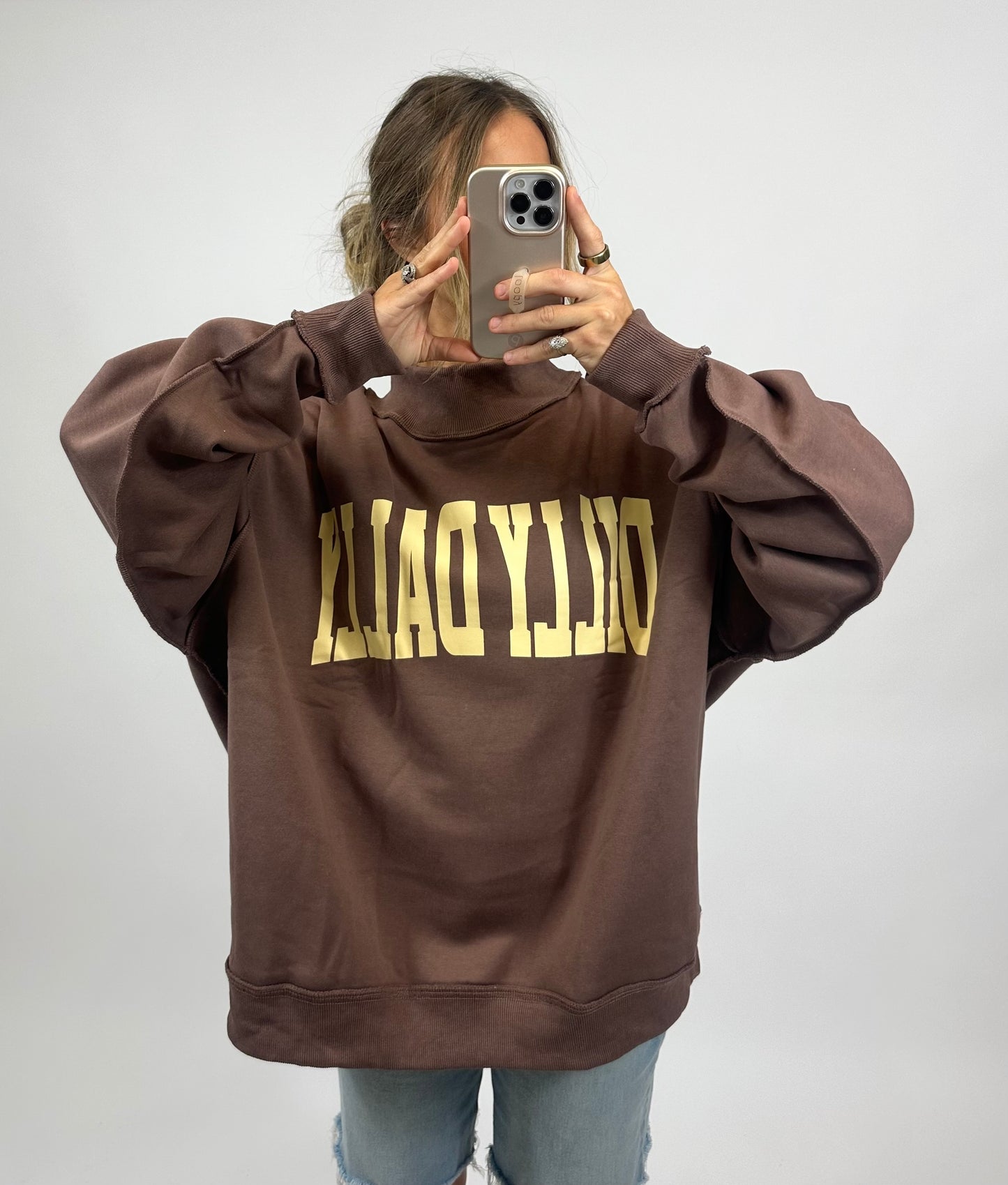 Dilly Dally Sweatshirt - Brown