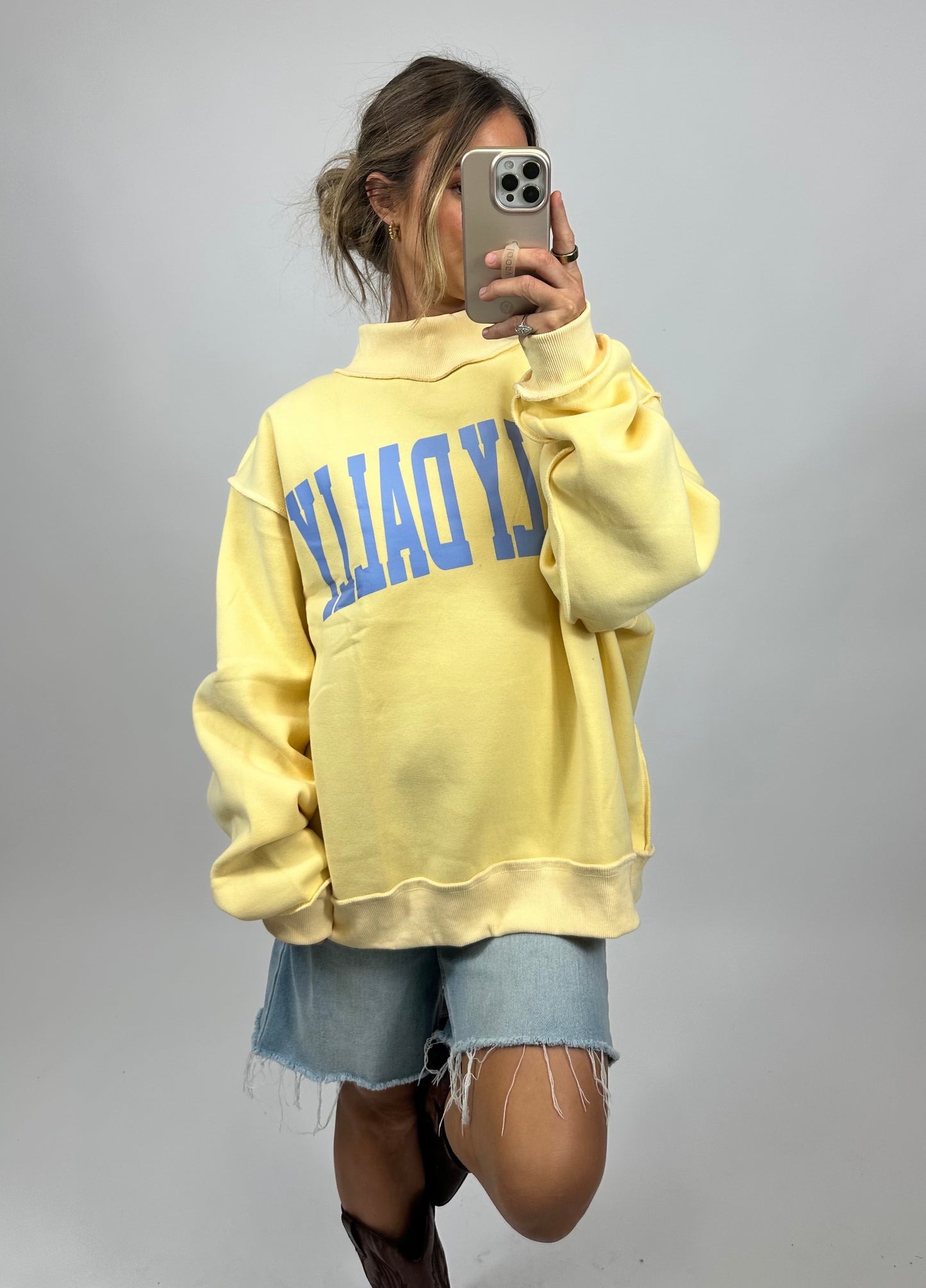 Dilly Dally Sweatshirt - Yellow