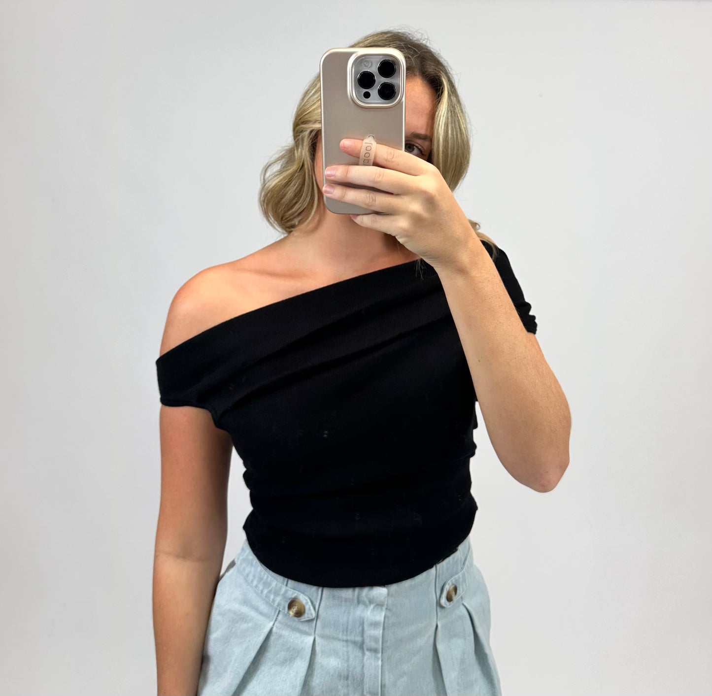 Grace Off the Shoulder